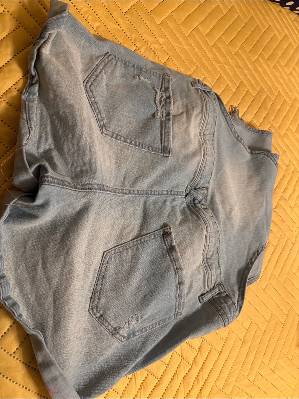 No Boundaries Light Wash Distressed Jean Shorts - Picture 5 of 5